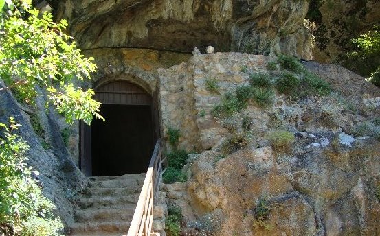 mencilis mağarası